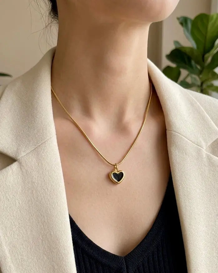 Anti tarnish Black heart pendent nacklase
